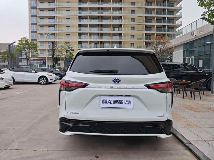 Фото 8 - Toyota Sienna