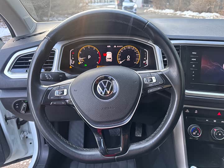 Фото 10 - Volkswagen T-Roc