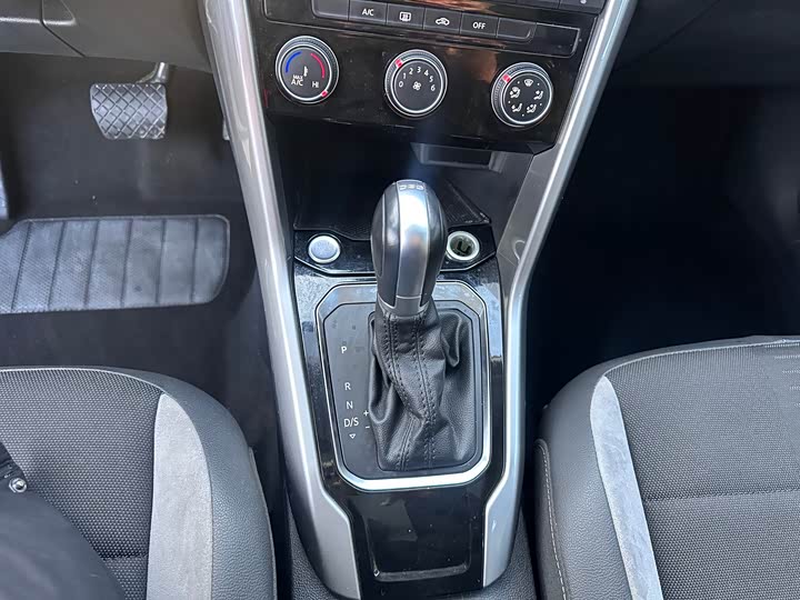 Фото 12 - Volkswagen T-Roc