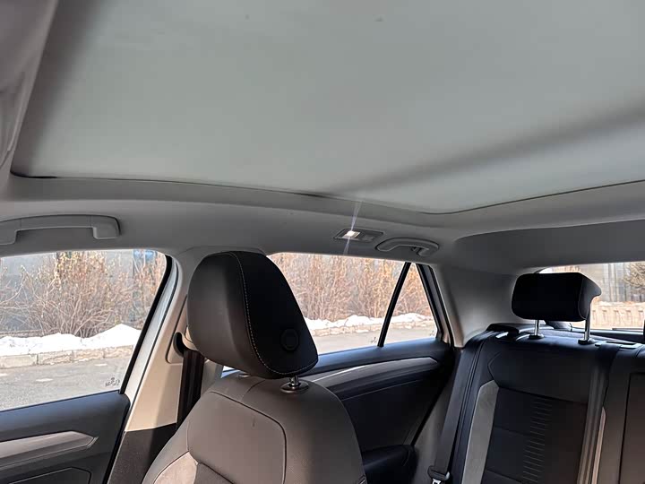 Фото 14 - Volkswagen T-Roc