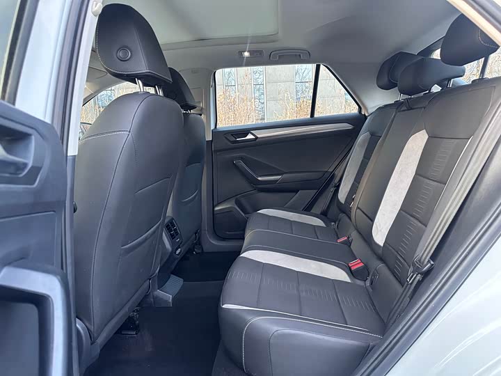 Фото 15 - Volkswagen T-Roc