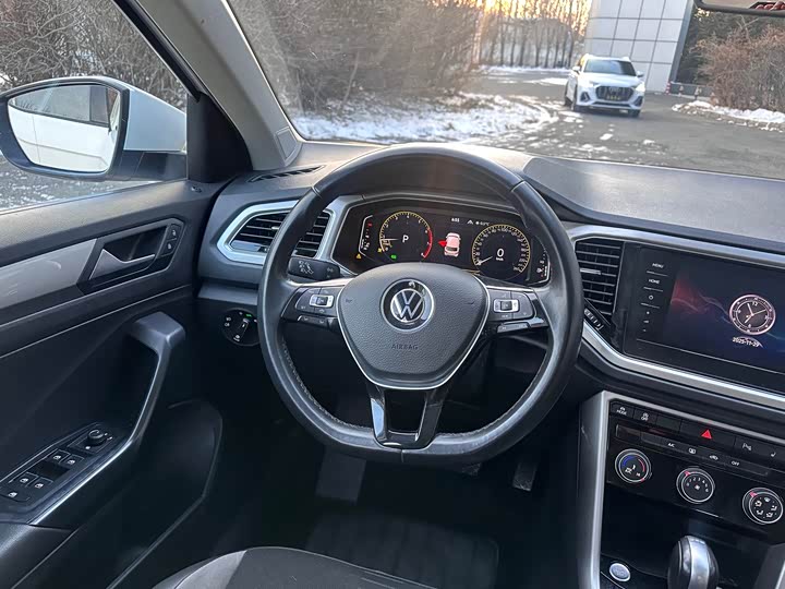 Фото 17 - Volkswagen T-Roc