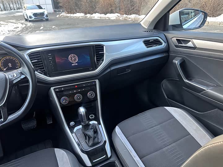 Фото 18 - Volkswagen T-Roc