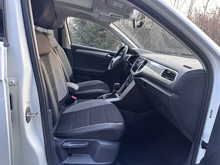 Фото 21 - Volkswagen T-Roc