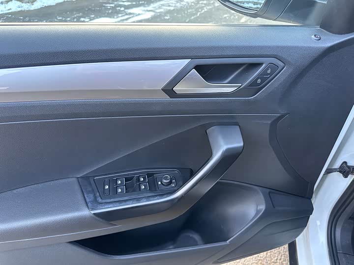 Фото 7 - Volkswagen T-Roc