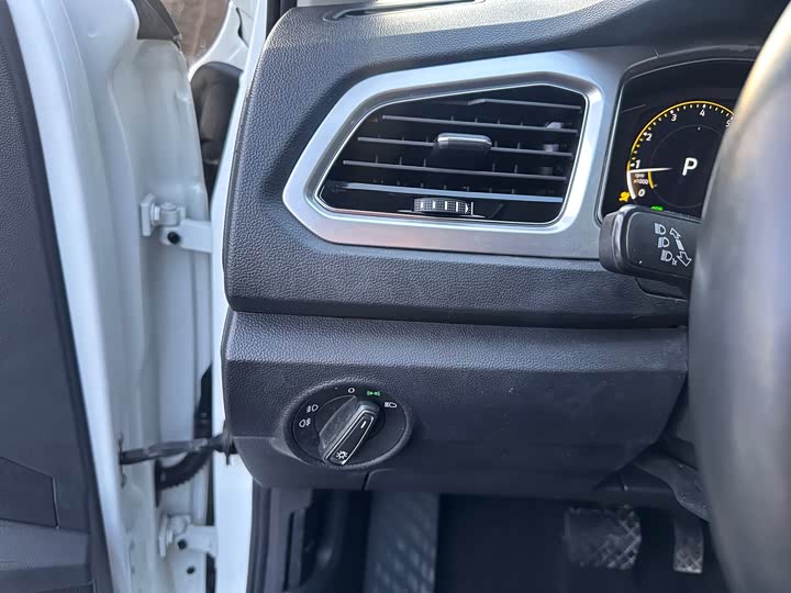 Фото 8 - Volkswagen T-Roc