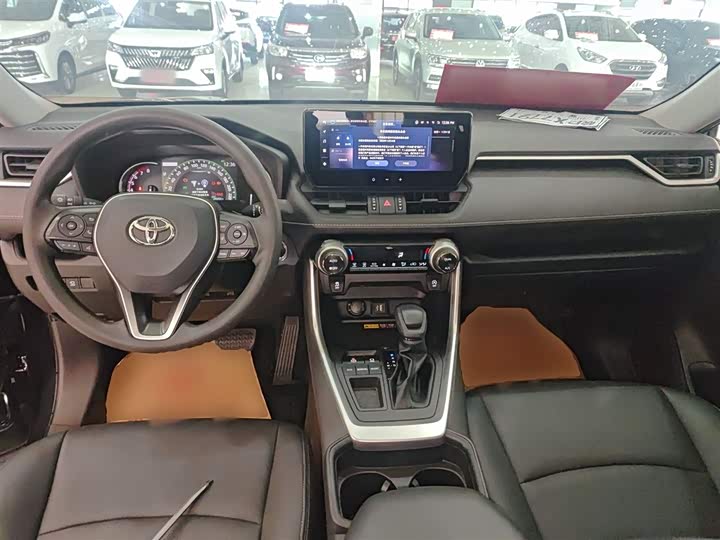 Фото 10 - Toyota RAV4