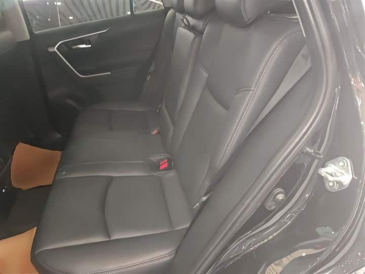 Фото 17 - Toyota RAV4