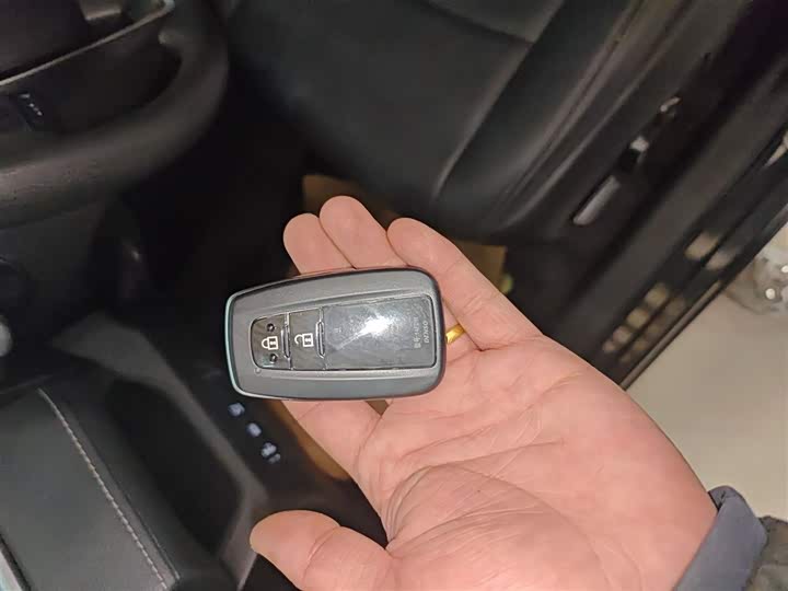 Фото 9 - Toyota RAV4