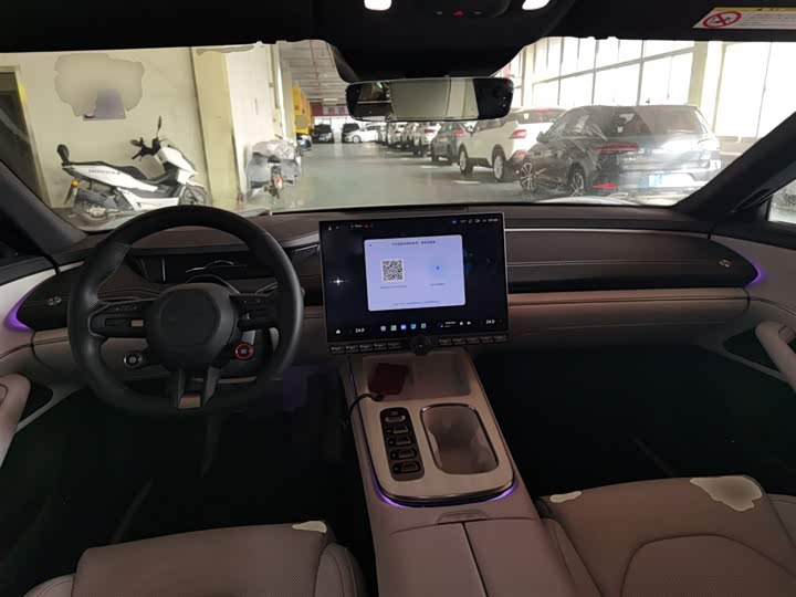 Фото 10 - Xiaomi SU7