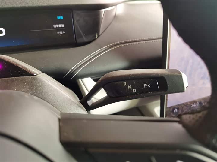 Фото 14 - Xiaomi SU7