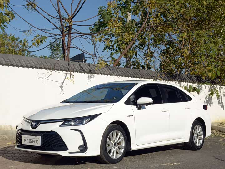 Фото 1 - Toyota Corolla