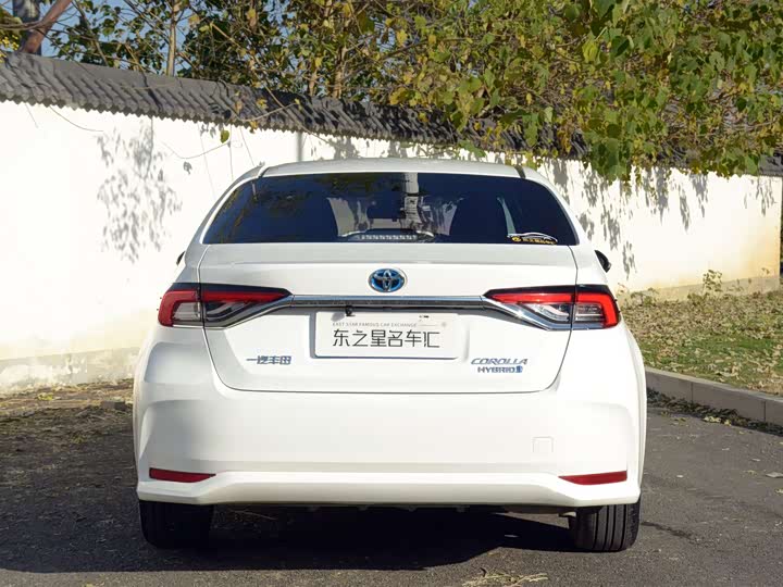 Фото 10 - Toyota Corolla