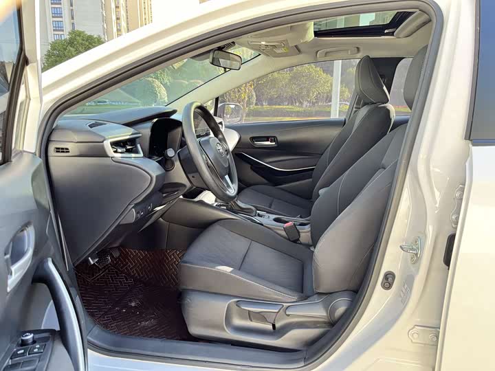 Фото 13 - Toyota Corolla