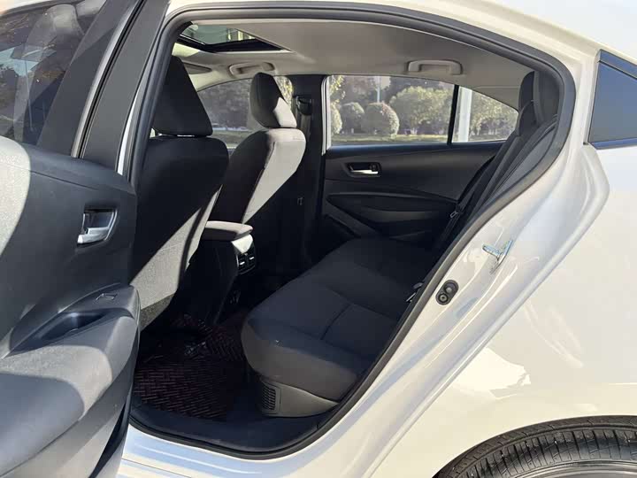 Фото 14 - Toyota Corolla