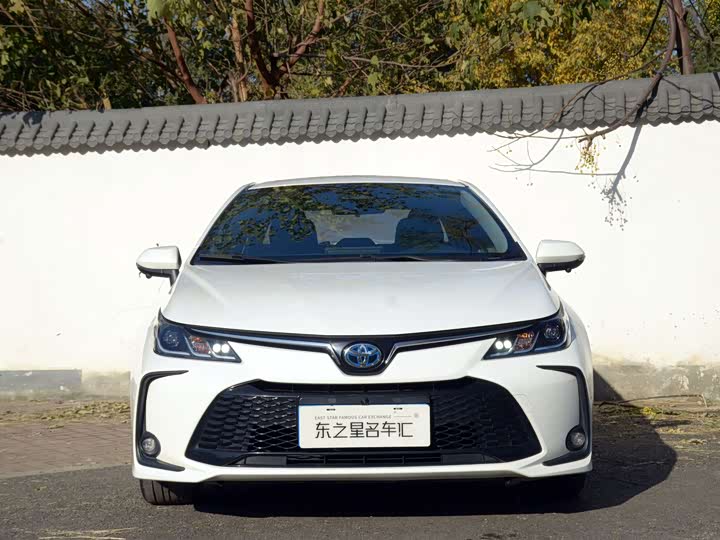 Фото 2 - Toyota Corolla