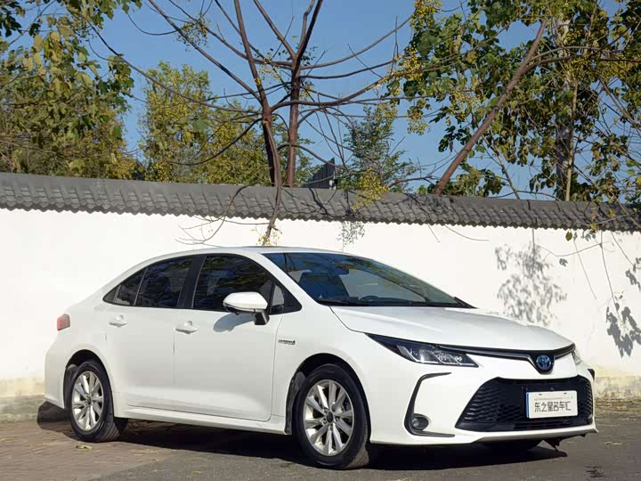 Фото 3 - Toyota Corolla