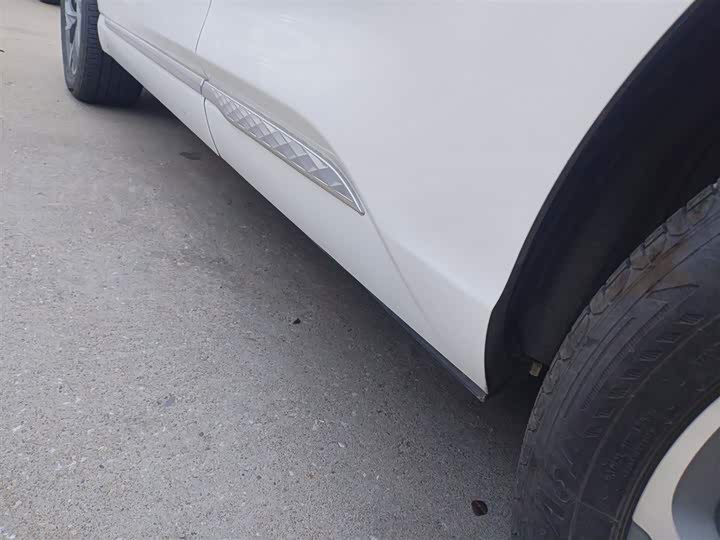 Фото 22 - Hongqi HS3 Hybrid