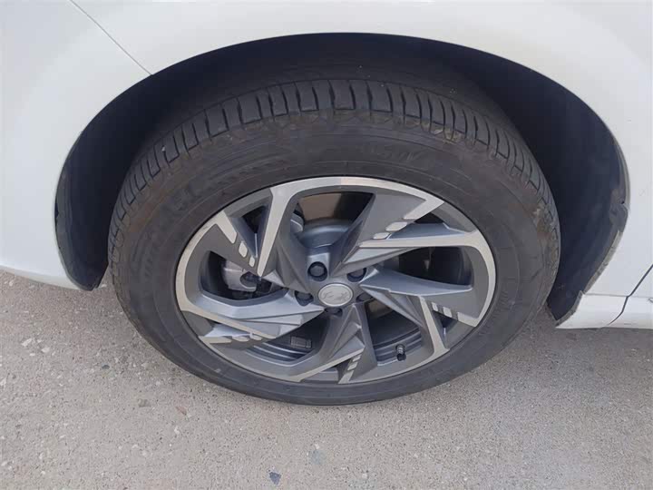 Фото 23 - Hongqi HS3 Hybrid