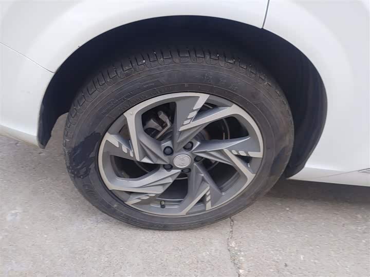 Фото 26 - Hongqi HS3 Hybrid