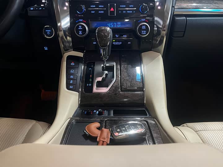 Фото 10 - Toyota Alphard