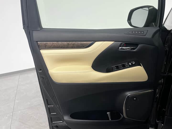 Фото 13 - Toyota Alphard