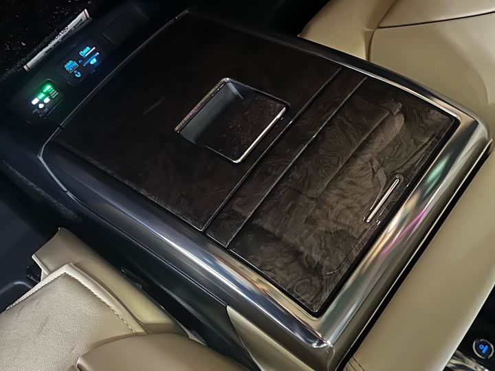 Фото 8 - Toyota Alphard