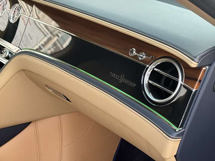 Фото 12 - Bentley Flying Spur