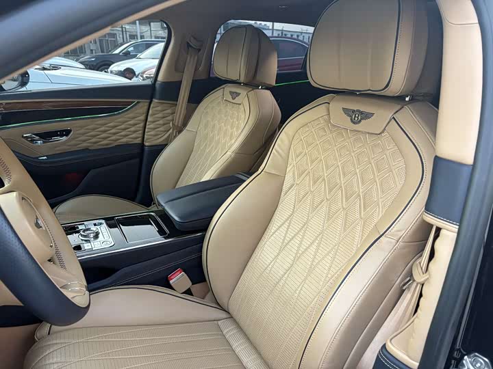 Фото 13 - Bentley Flying Spur