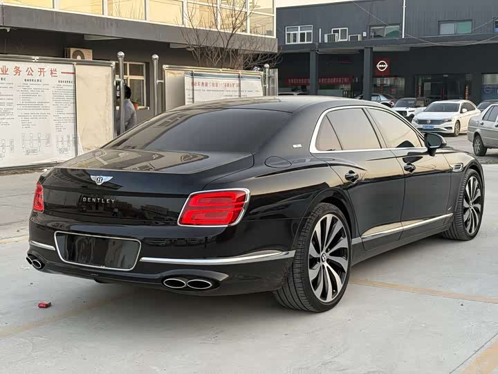 Фото 4 - Bentley Flying Spur