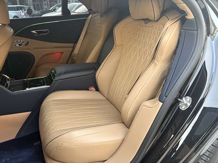 Фото 8 - Bentley Flying Spur