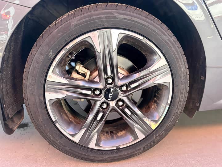 Фото 11 - Kia K5