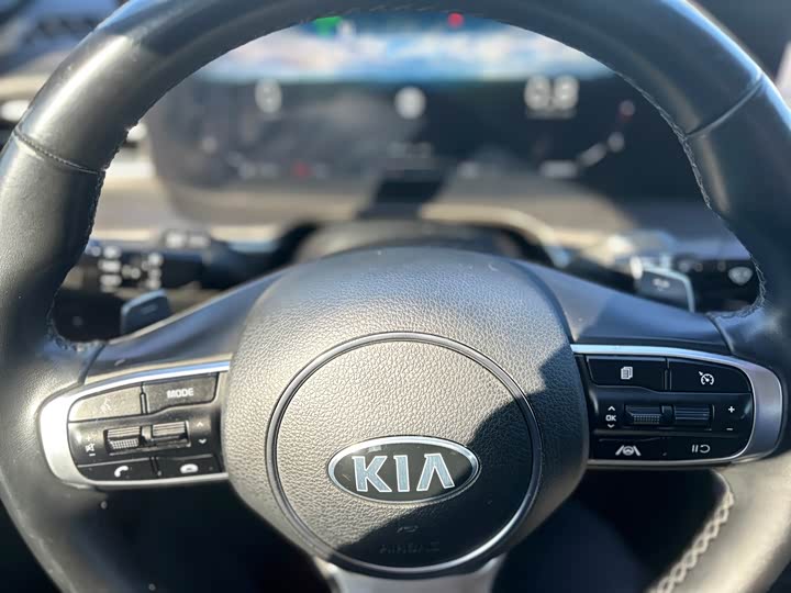 Фото 16 - Kia K5