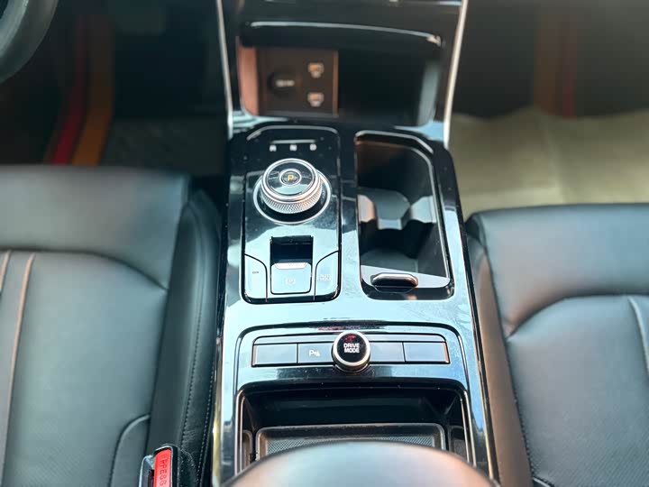 Фото 19 - Kia K5