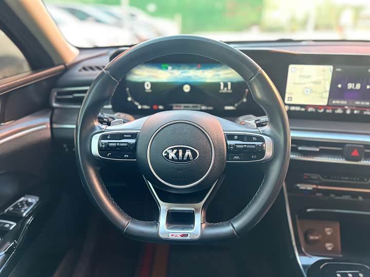 Фото 22 - Kia K5