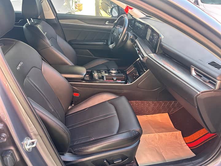 Фото 23 - Kia K5