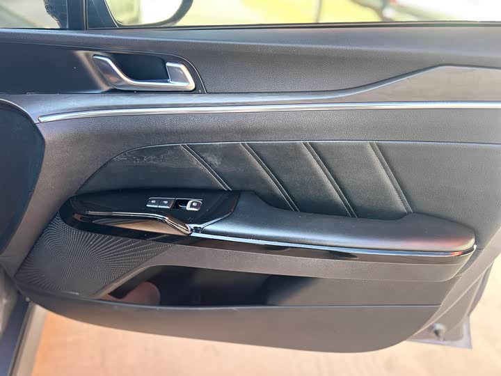 Фото 24 - Kia K5