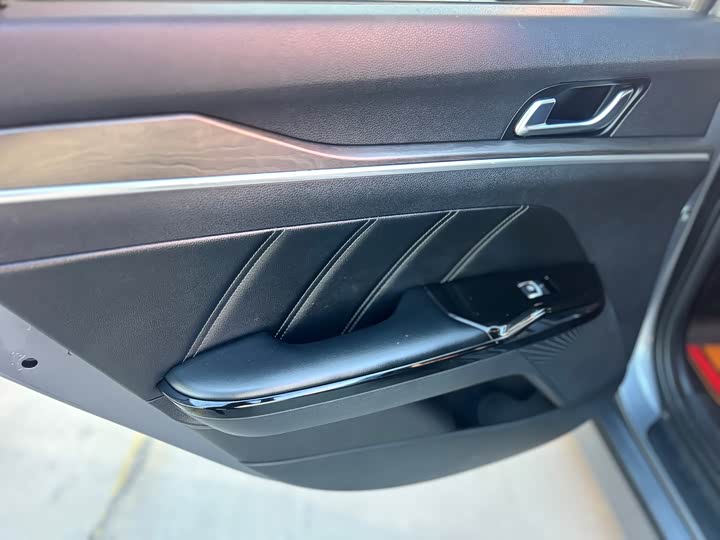 Фото 27 - Kia K5