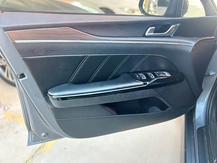 Фото 31 - Kia K5