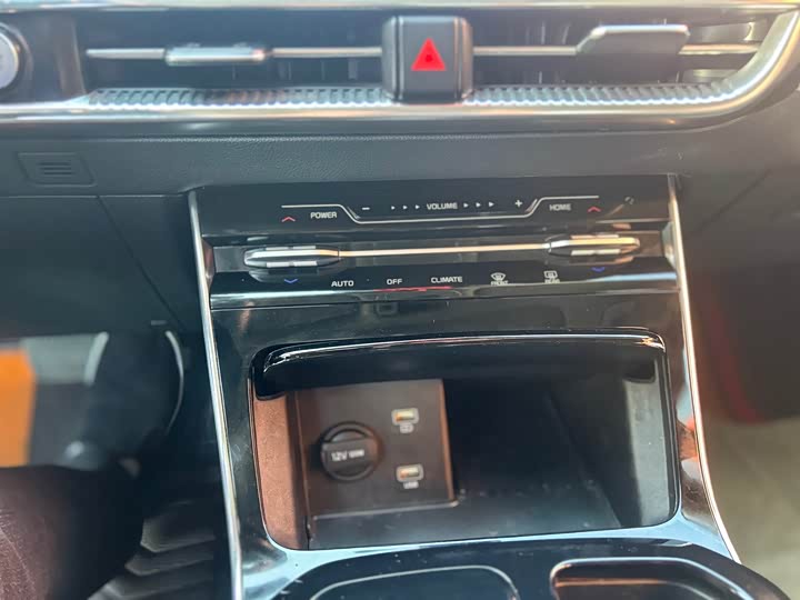 Фото 32 - Kia K5