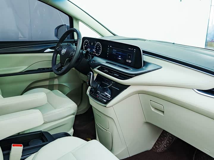 Фото 18 - Buick GL8 ES