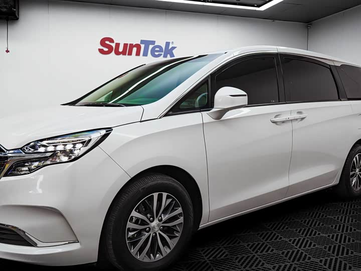 Фото 3 - Buick GL8 ES