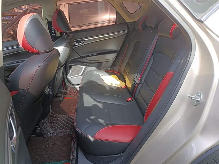 Фото 17 - Geely Emgrand GS