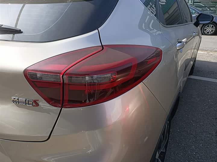 Фото 8 - Geely Emgrand GS