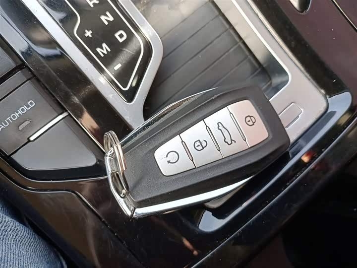 Фото 9 - Geely Emgrand GS