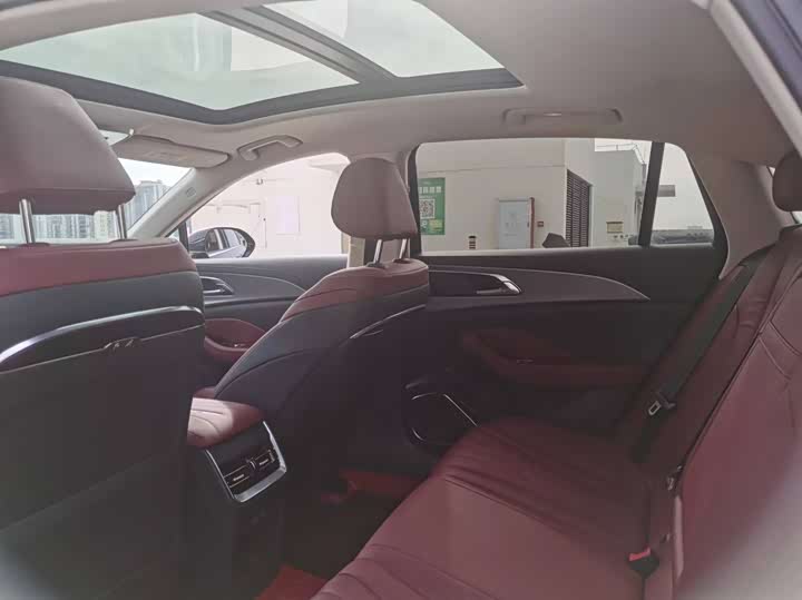 Фото 10 - Hongqi H5