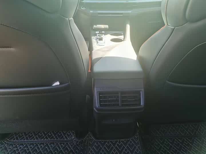 Фото 14 - Hongqi H5