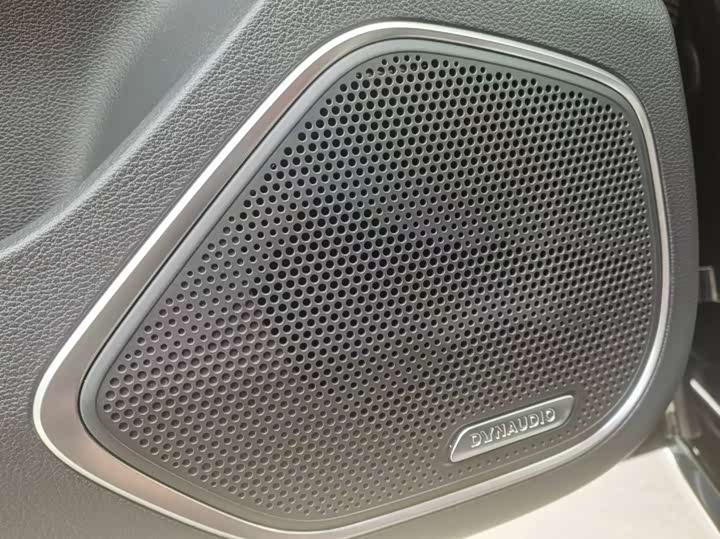 Фото 7 - Hongqi H5