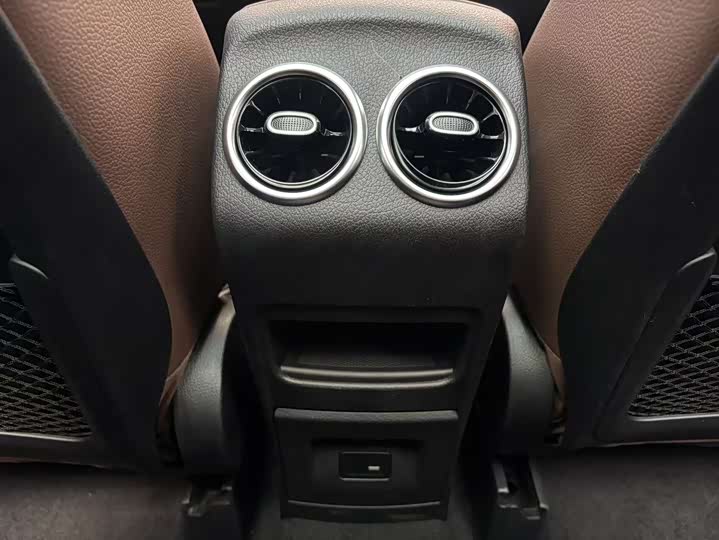 Фото 11 - Mercedes-Benz GLB-Class