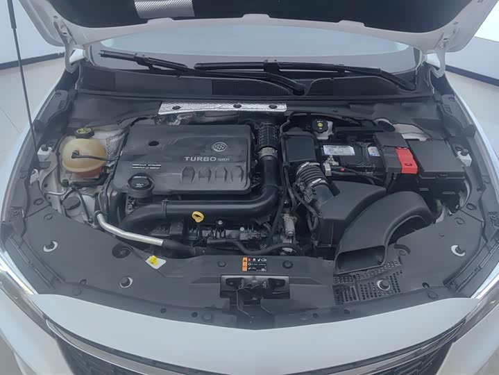 Фото 10 - Buick Verano